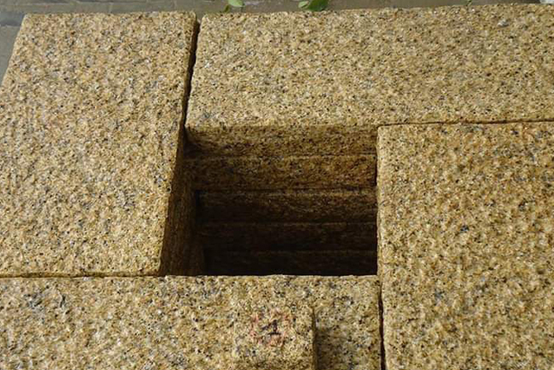 đá granite vàng bình định mặt băm 30x60x2cm