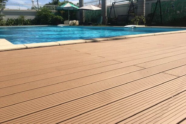 Gỗ nhựa ốp sàn hồ bơi chống nước tuyệt đối