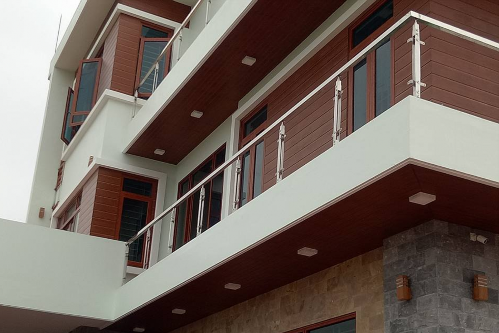 tấm xi măng giả gỗ ốp mặt tiền