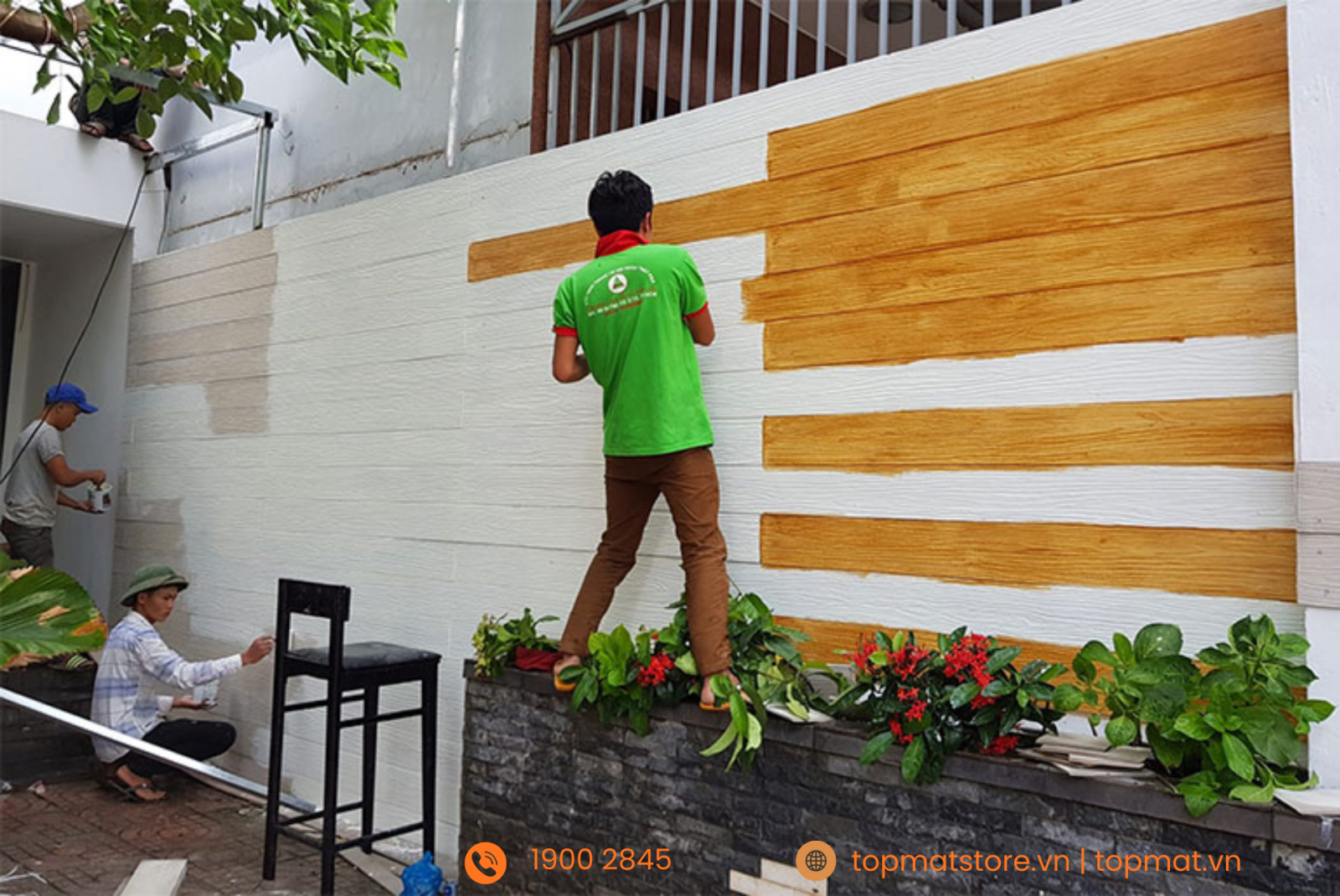 Thi công tấm xi măng giả gỗ ngoài trời cần sơn đúng quy trình để đảm bảo chất lượng